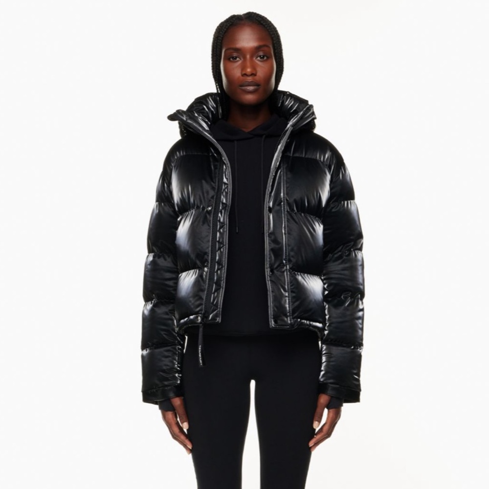 Aritzia The Super Puff Shorty Cropped puffer jacket black liquid shine - Picture 6 of 11